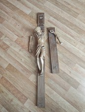 Grosses Holzkreuz mit Christus