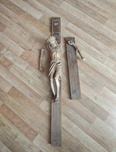 Grosses holzkreuz mit christus - holzkreuz,